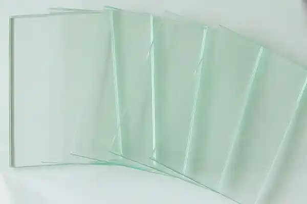 Cam Levha Kullanımı: Dekorasyonda Estetik ve Fonksiyonellik Sağlayan Modern Çözümler